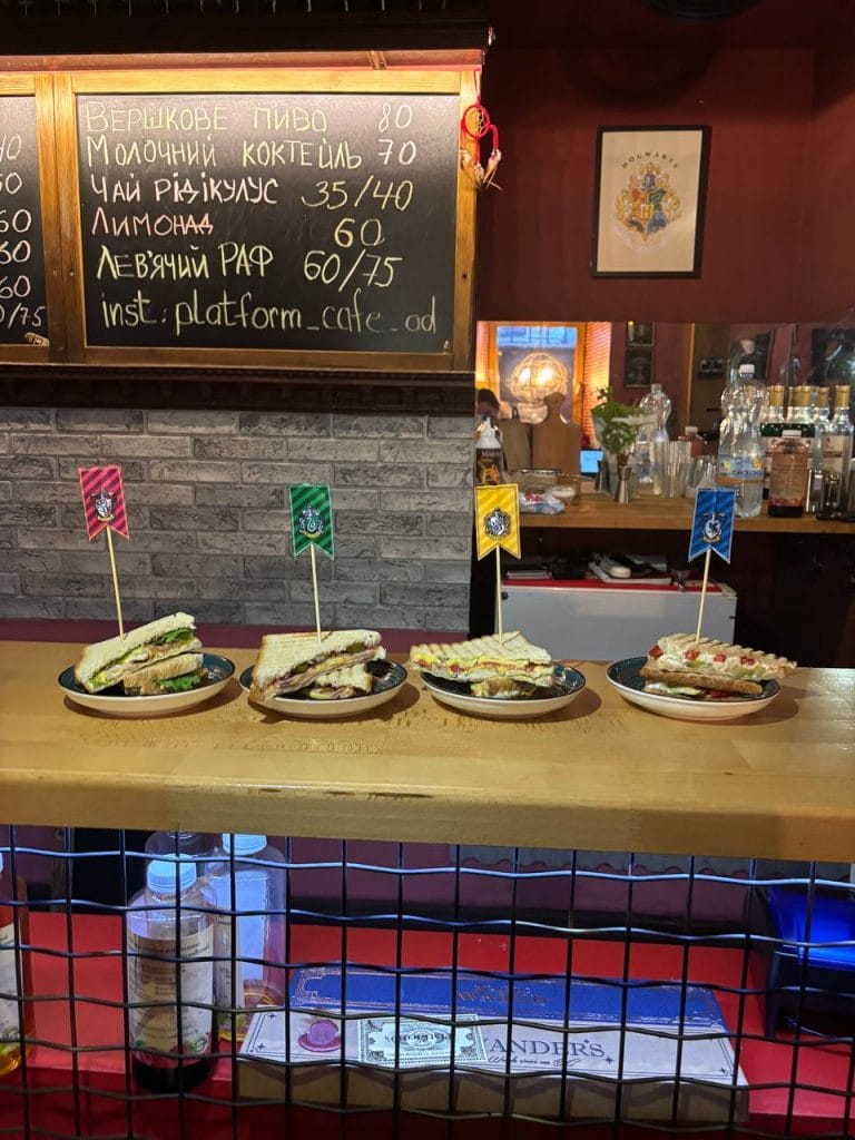 три сендвича